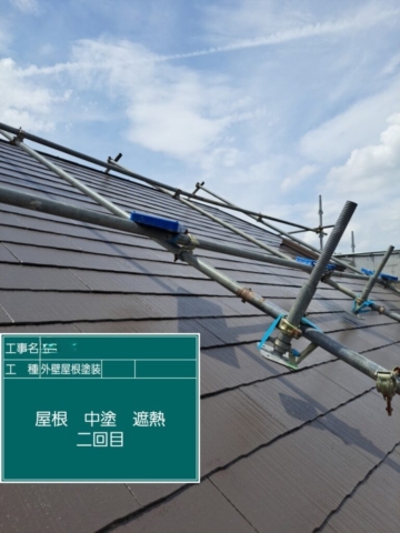 屋根外壁塗装工事　屋根中塗りシャネツテック
