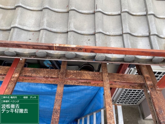 京都府亀岡市　ベランダデッキ材撤去