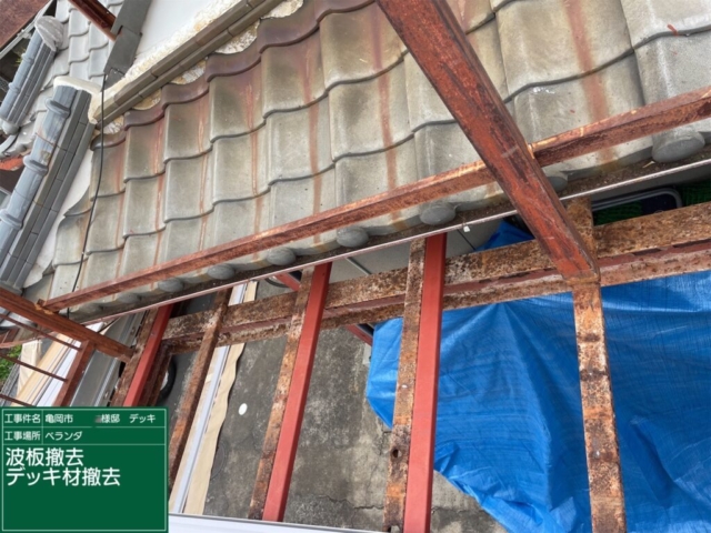 京都府亀岡市　ベランダデッキ材撤去