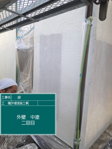大阪府豊能町　外壁塗装工事　外壁中塗り