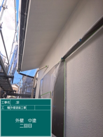 大阪府豊能町　外壁塗装工事　外壁中塗り