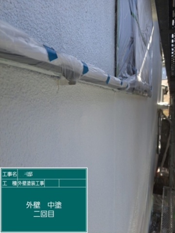 大阪府豊能町　外壁塗装工事　外壁中塗り
