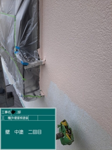 大阪府茨木市　屋根外壁塗装工事　外壁中塗り