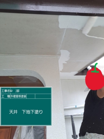 大阪府茨木市　屋根外壁塗装工事　天井下塗り