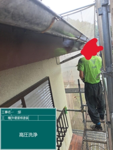 大阪府茨木市　屋根外壁塗装工事　高圧洗浄