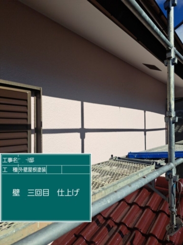 大阪府茨木市　屋根外壁塗装工事　外壁上塗り