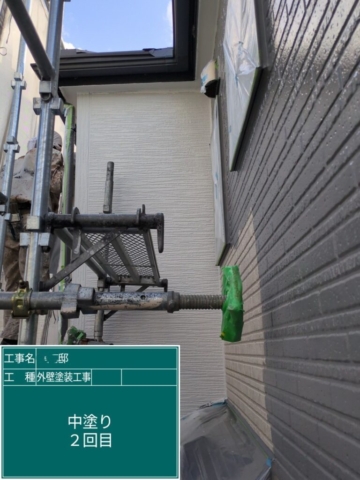 京都府大山崎町　外壁塗装工事　外壁中塗り