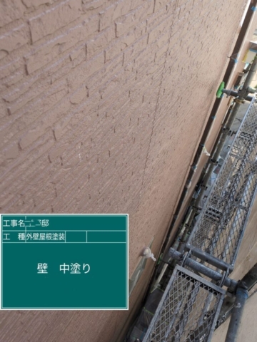 大阪府島本町　屋根外壁塗装工事　外壁中塗り