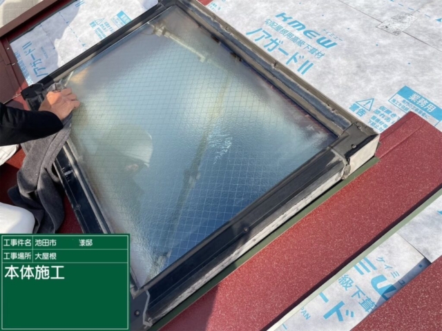 大阪府池田市　屋根重ね葺き工事（カバー工法）福泉工業シルキーG2金属瓦本体施工