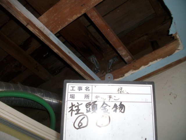 大阪府茨木市　耐震補強工事　柱頭金物施工