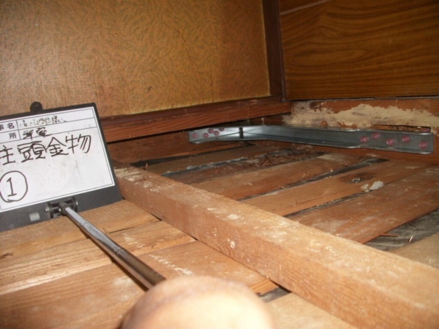 大阪府茨木市　耐震補強工事　柱頭金物施工