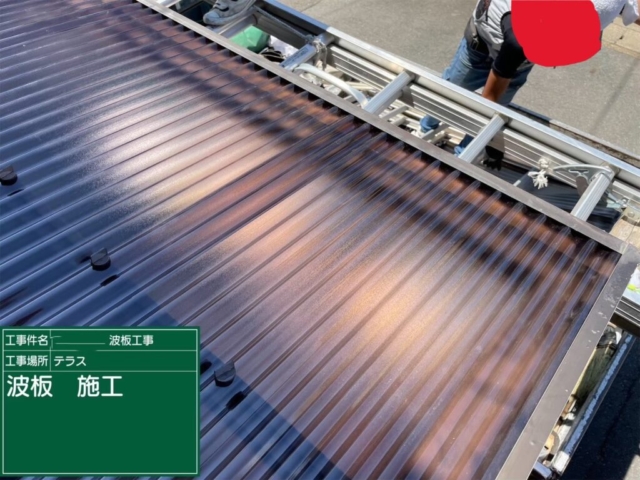 大阪府枚方市　テラス波板張り替え工事　波板施工