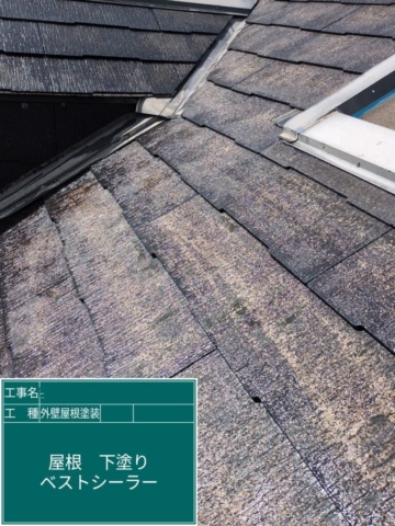 大阪府寝屋川市　屋根外壁塗装工事　屋根下塗り　日本ペイント　ベストシーラー