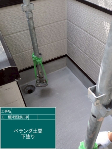 京都府向日市　外壁塗装工事　ベランダ下塗り