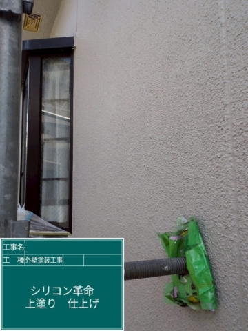 京都府向日市　外壁塗装工事　外壁上塗り　アステックペイント　シリコンREVO