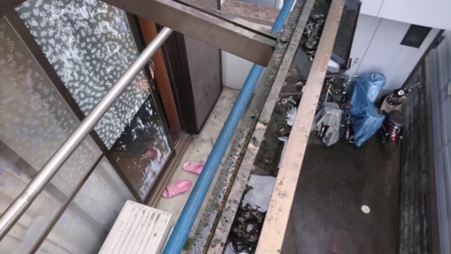 大阪府高槻市　波板張り替え工事　清掃前