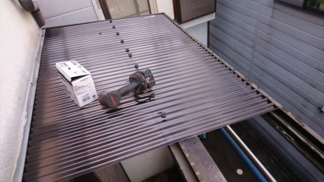 大阪府高槻市　波板張り替え工事　波板施工