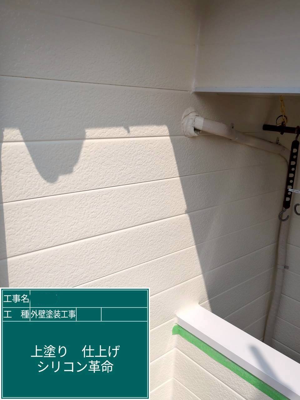 大阪府吹田市　外壁塗装工事　外壁上塗り　アステックペイント　シリコンREVO
