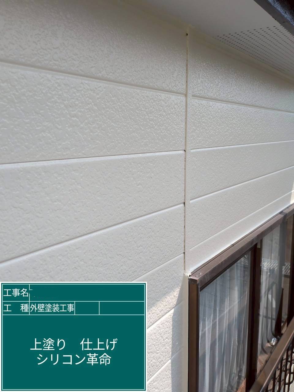 外壁塗装工事　外壁上塗り　アステックペイント　シリコンREVO