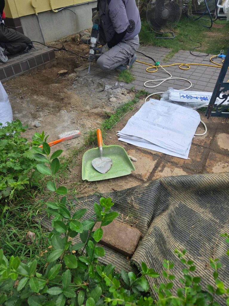 タイル張り替え工事　既存タイル解体