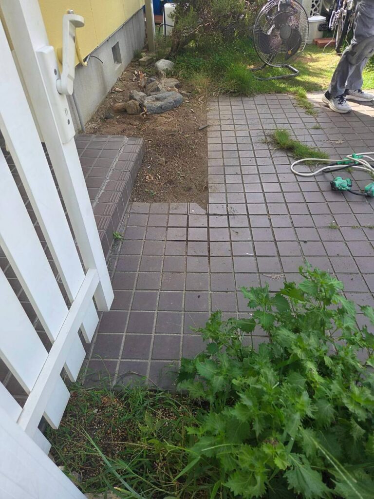 大阪府枚方市　タイル張り替え工事　現状