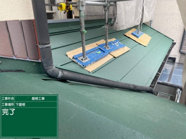 大阪府寝屋川市　屋根重ね葺き工事（カバー工法）完了